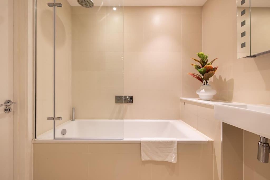 Wild Roses Serviced Apartments - Borough London Exterior photo