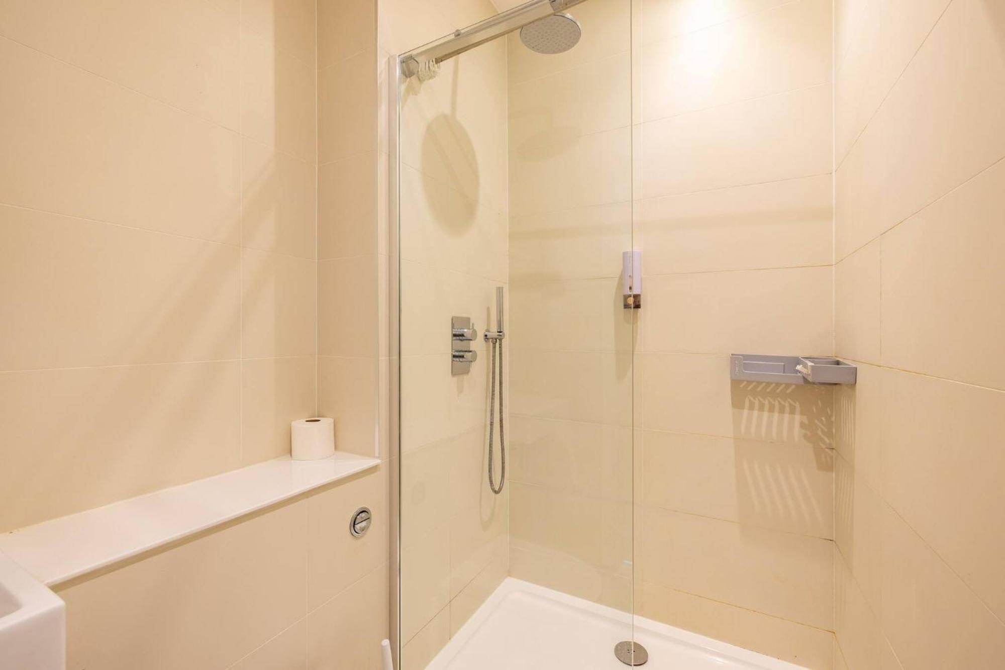 Wild Roses Serviced Apartments - Borough London Exterior photo